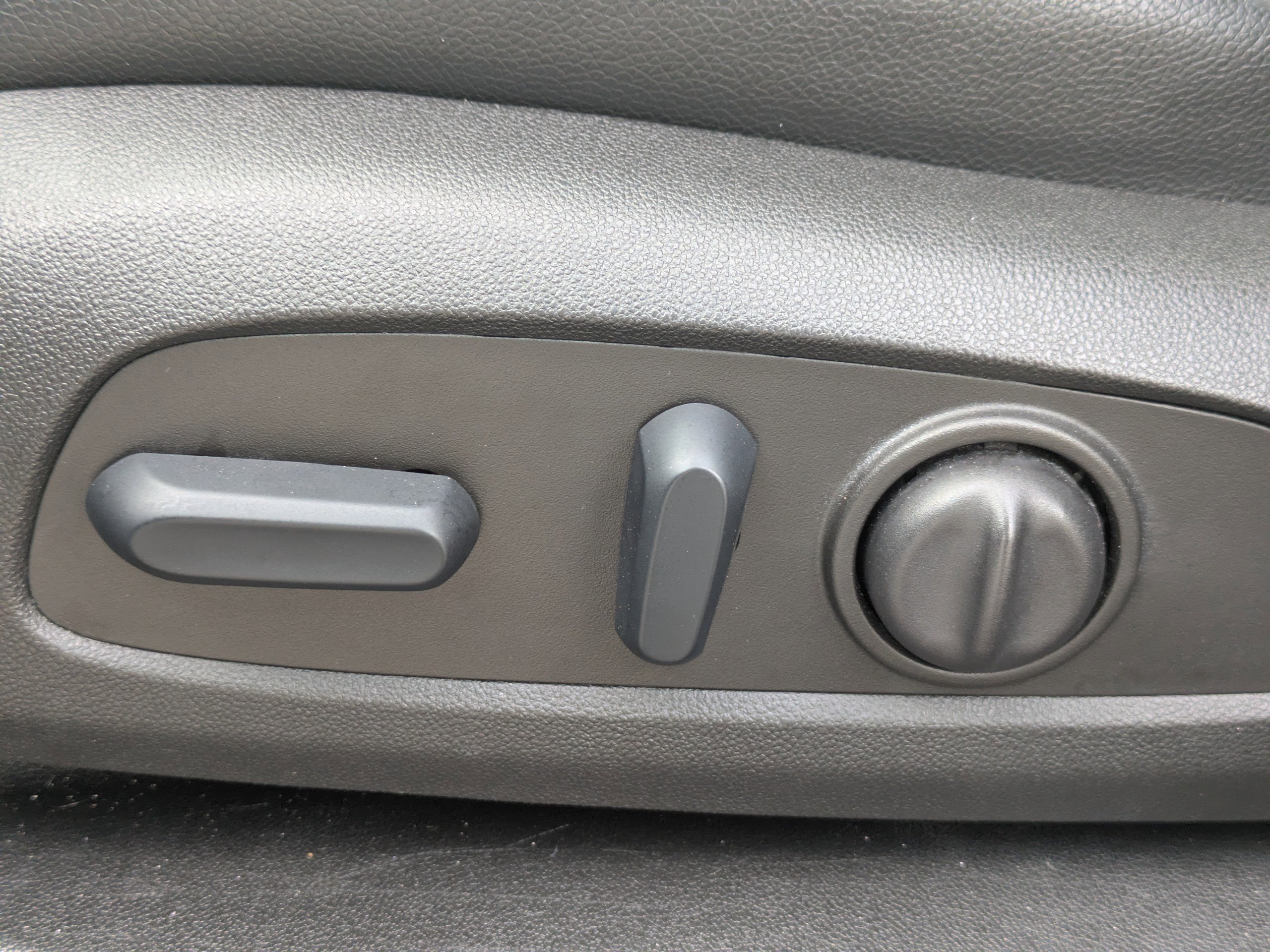 Used 2023 GMC Terrain SLT image 23