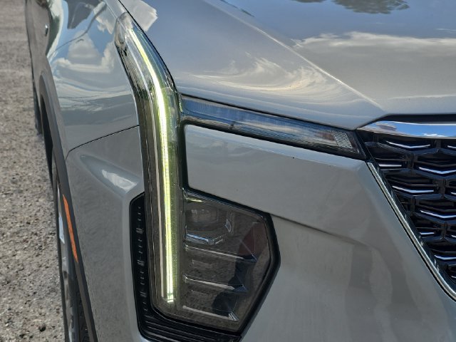 Used 2025 Cadillac XT4 Premium Luxury FWD image 7