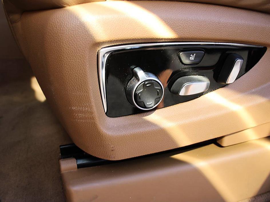 Used 2016 Cadillac Escalade Platinum RWD image 9