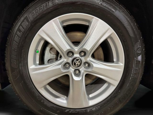 Used 2024 Toyota Highlander LE image 32