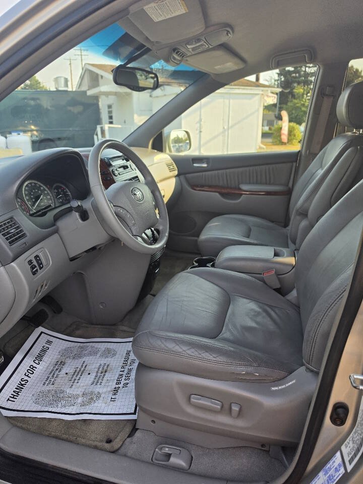 Used 2004 Toyota Sienna XLE w/ XLE Pkg 12 FWD image 10