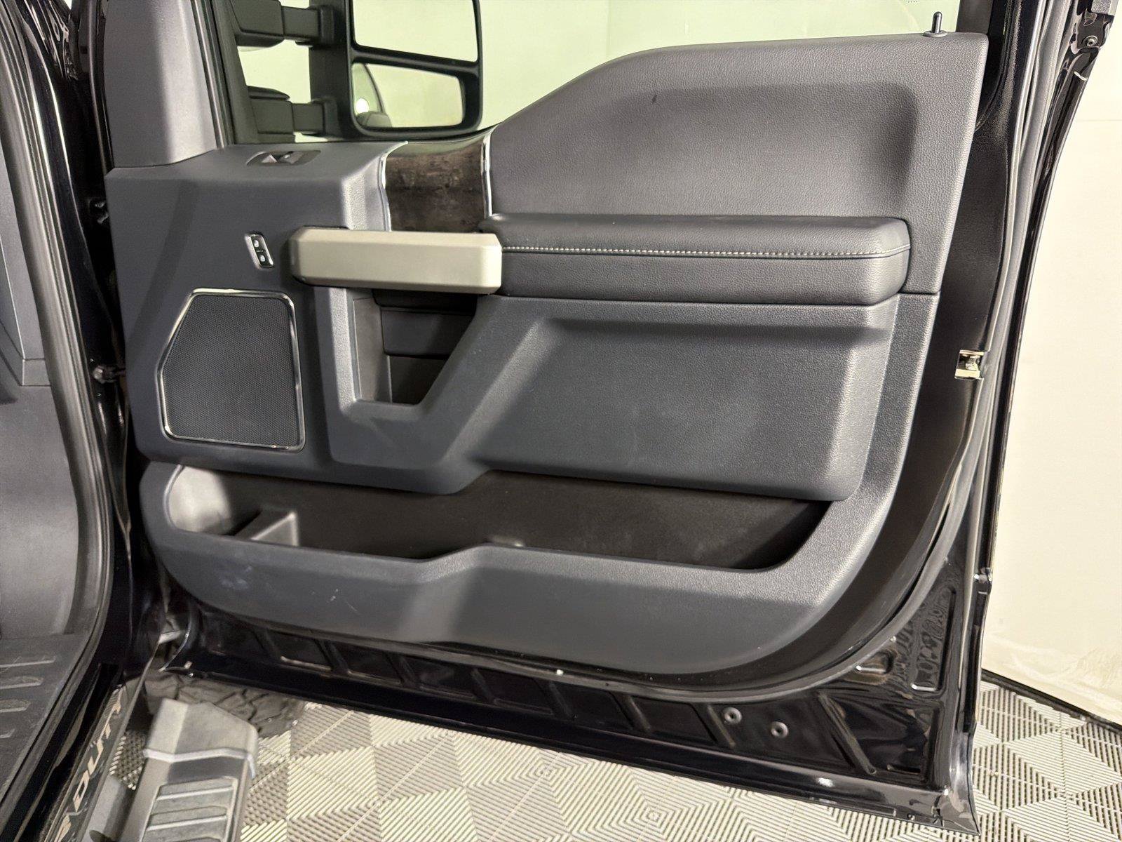 Used 2022 Ford F250 Lariat w/ Black Appearance Package AWD/4WD image 12