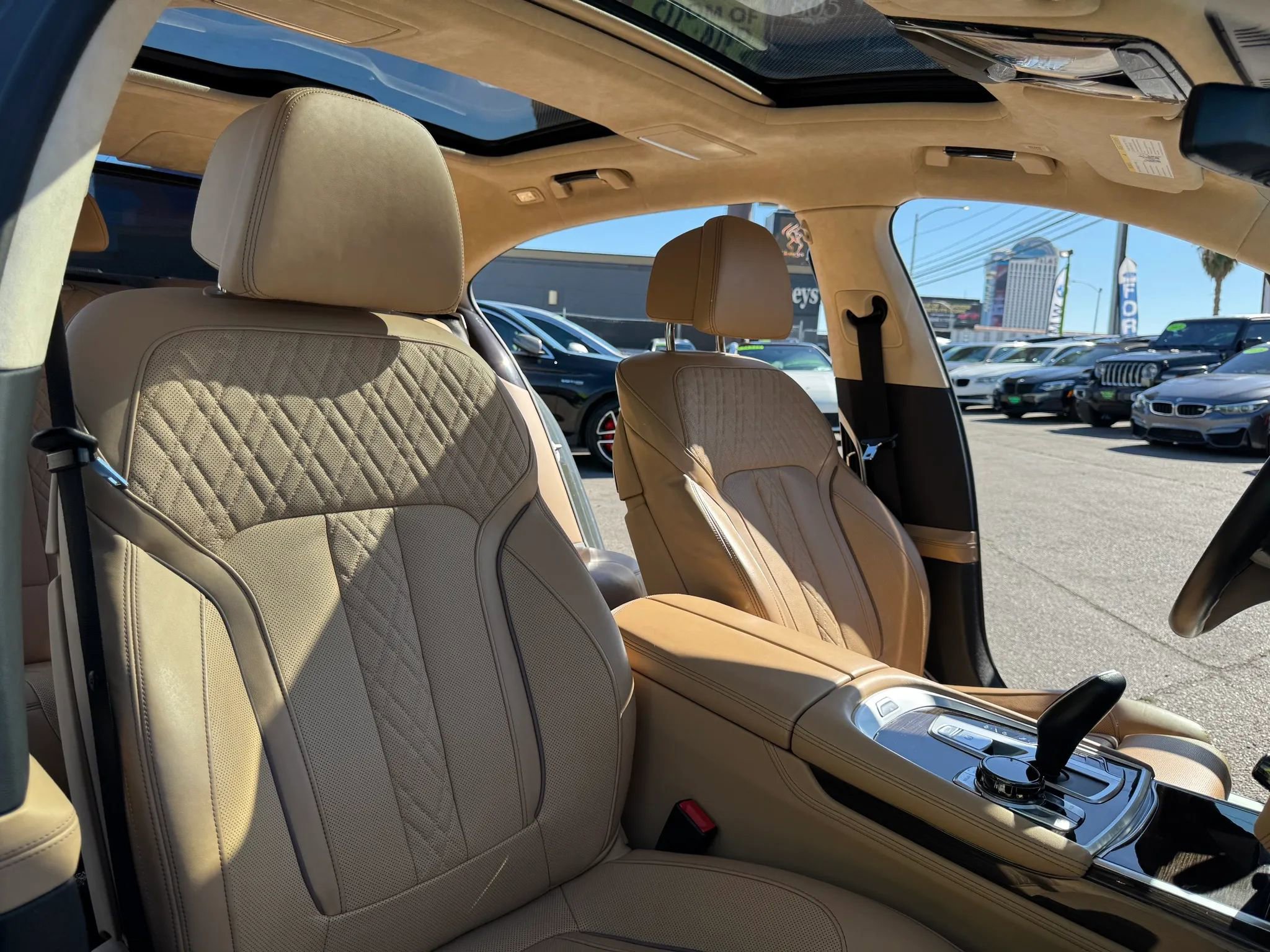 Used 2021 BMW 750i xDrive w/ Executive Package image 18