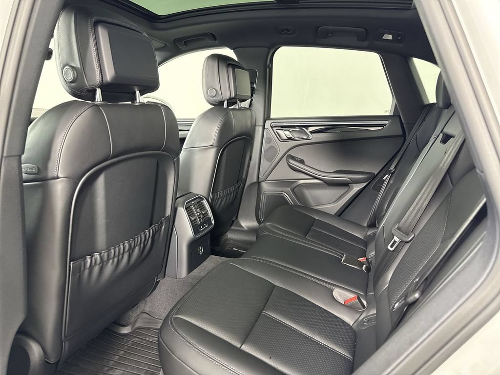 New 2026 Porsche Macan AWD/4WD image 25