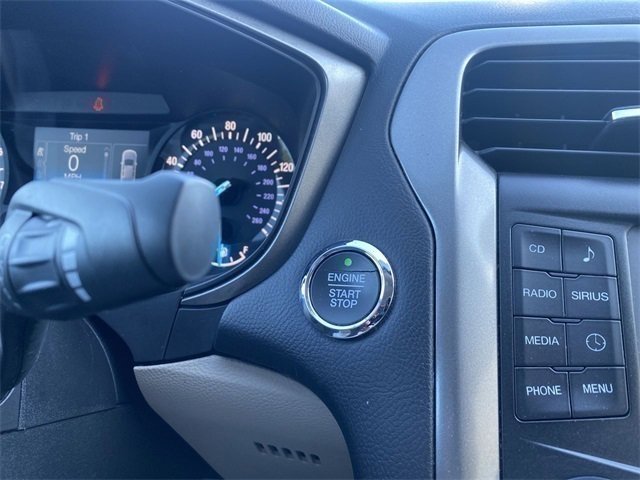 Used 2018 Ford Fusion SE image 16