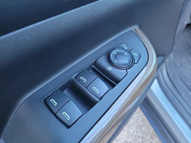 Used 2023 GMC Acadia SLE w/ Driver Convenience Package FWD image 18