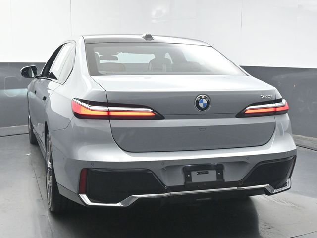 Used 2025 BMW 740i image 6