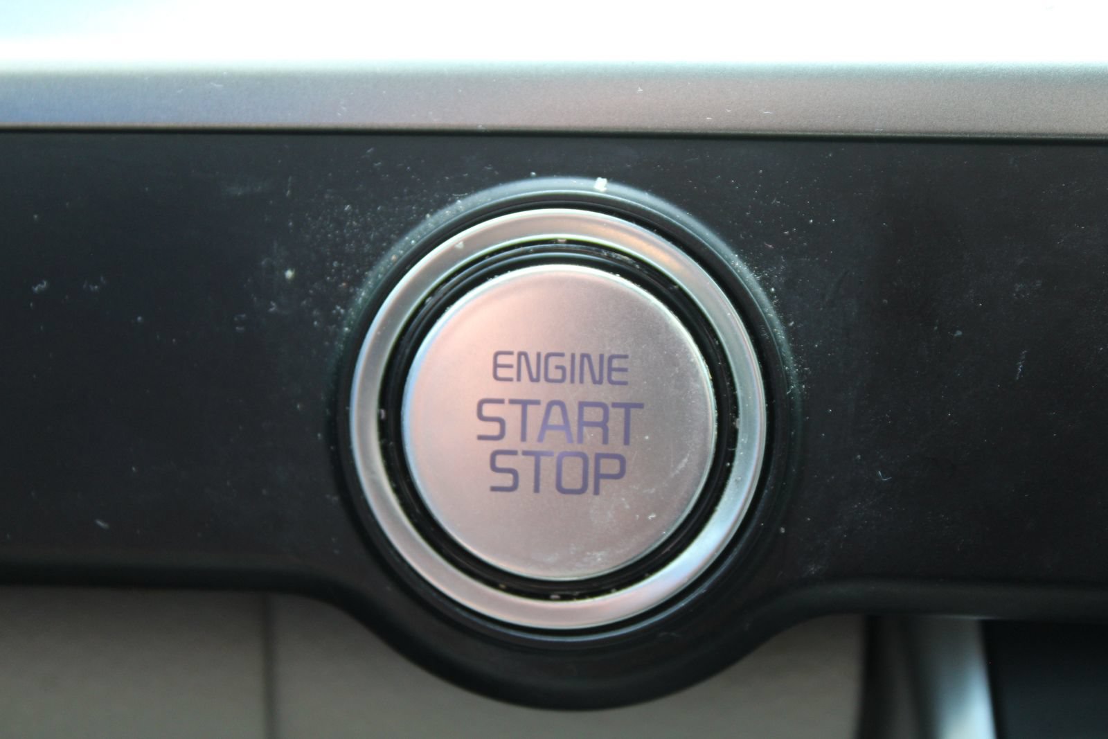 Used 2024 Kia Carnival LX FWD image 38