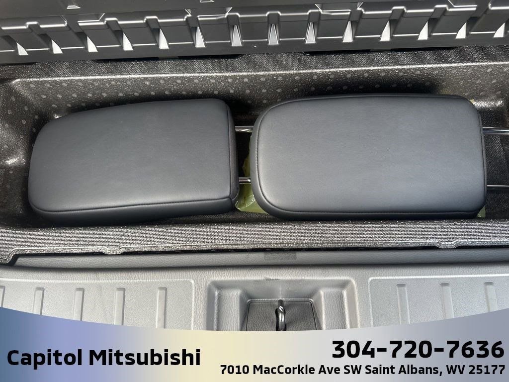 New 2025 Mitsubishi Outlander SE image 16