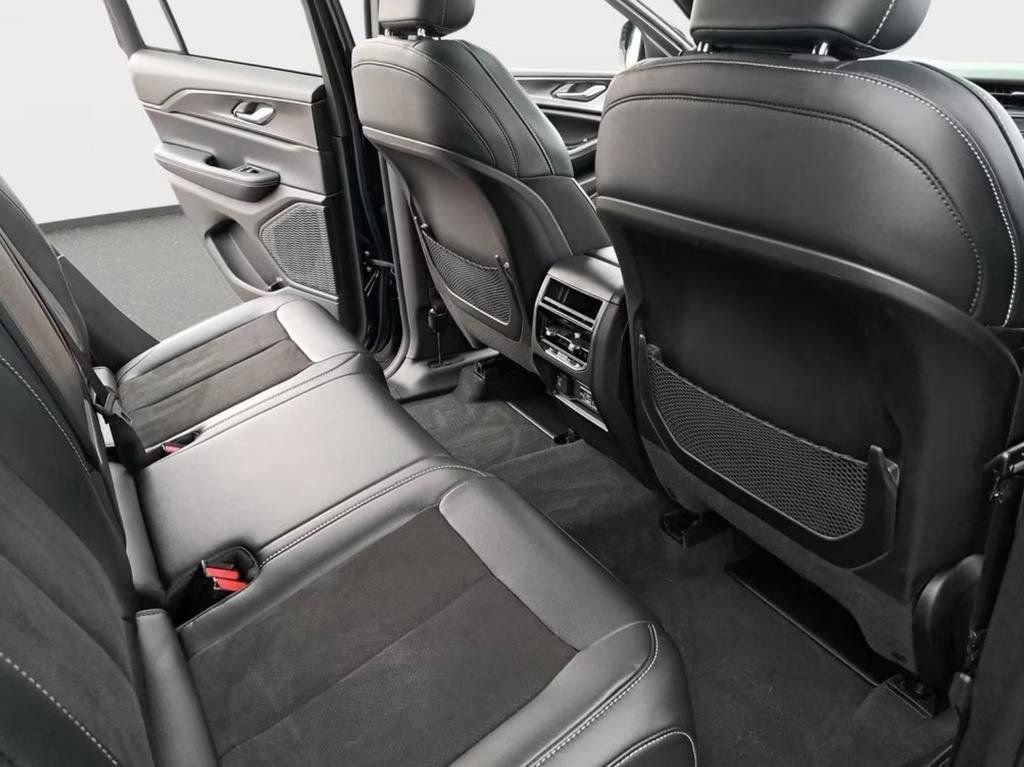 Used 2023 Jeep Grand Cherokee L Laredo image 8