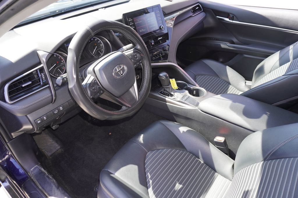 Used 2022 Toyota Camry SE w/ Convenience Package image 3