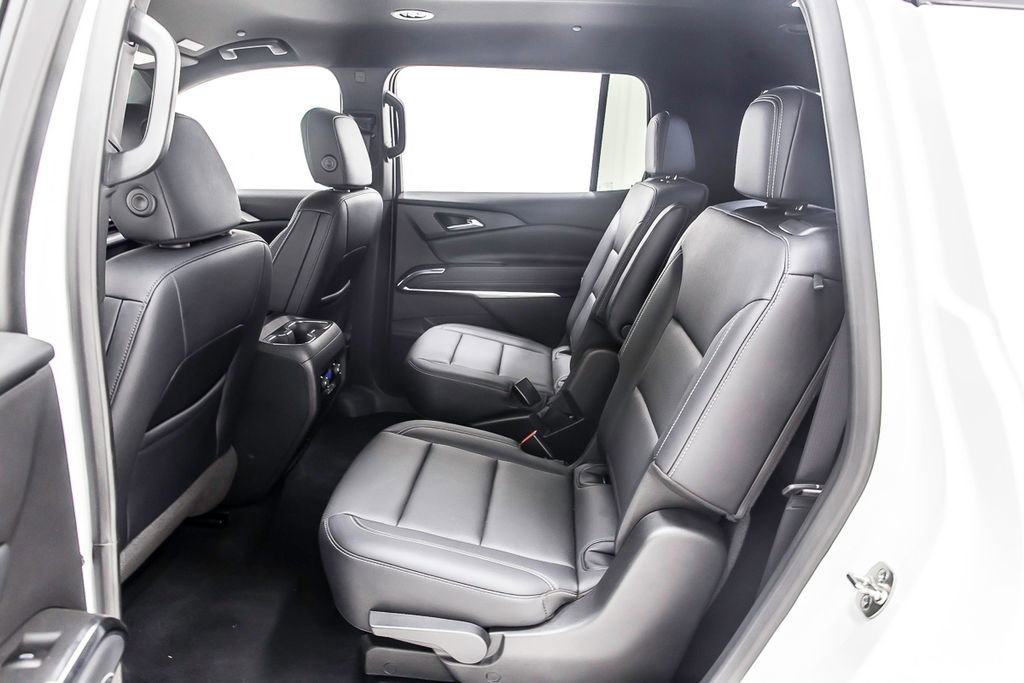 Used 2025 Chevrolet Traverse LT image 28