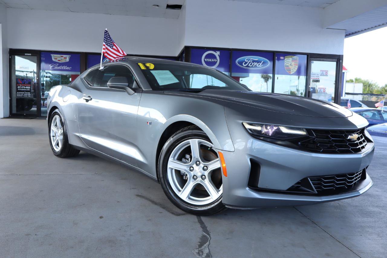 Used 2019 Chevrolet Camaro LT w/ Technology Package RWD image 3