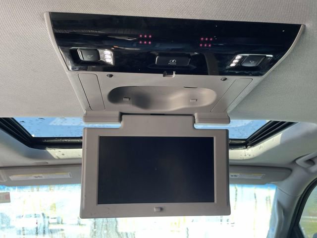 Used 2020 Chevrolet Suburban Premier AWD/4WD image 16