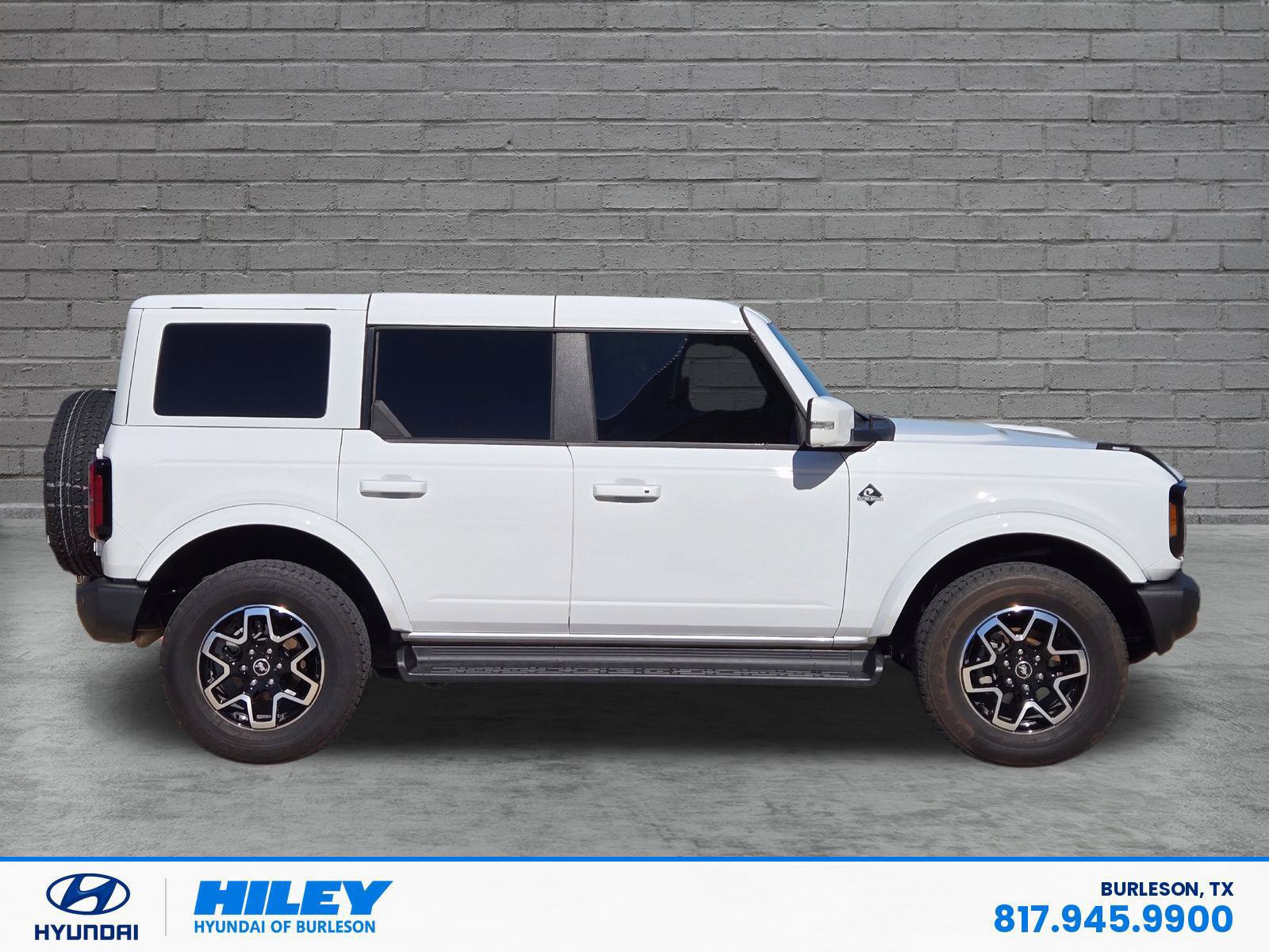 Used 2025 Ford Bronco Outer Banks AWD/4WD image 3