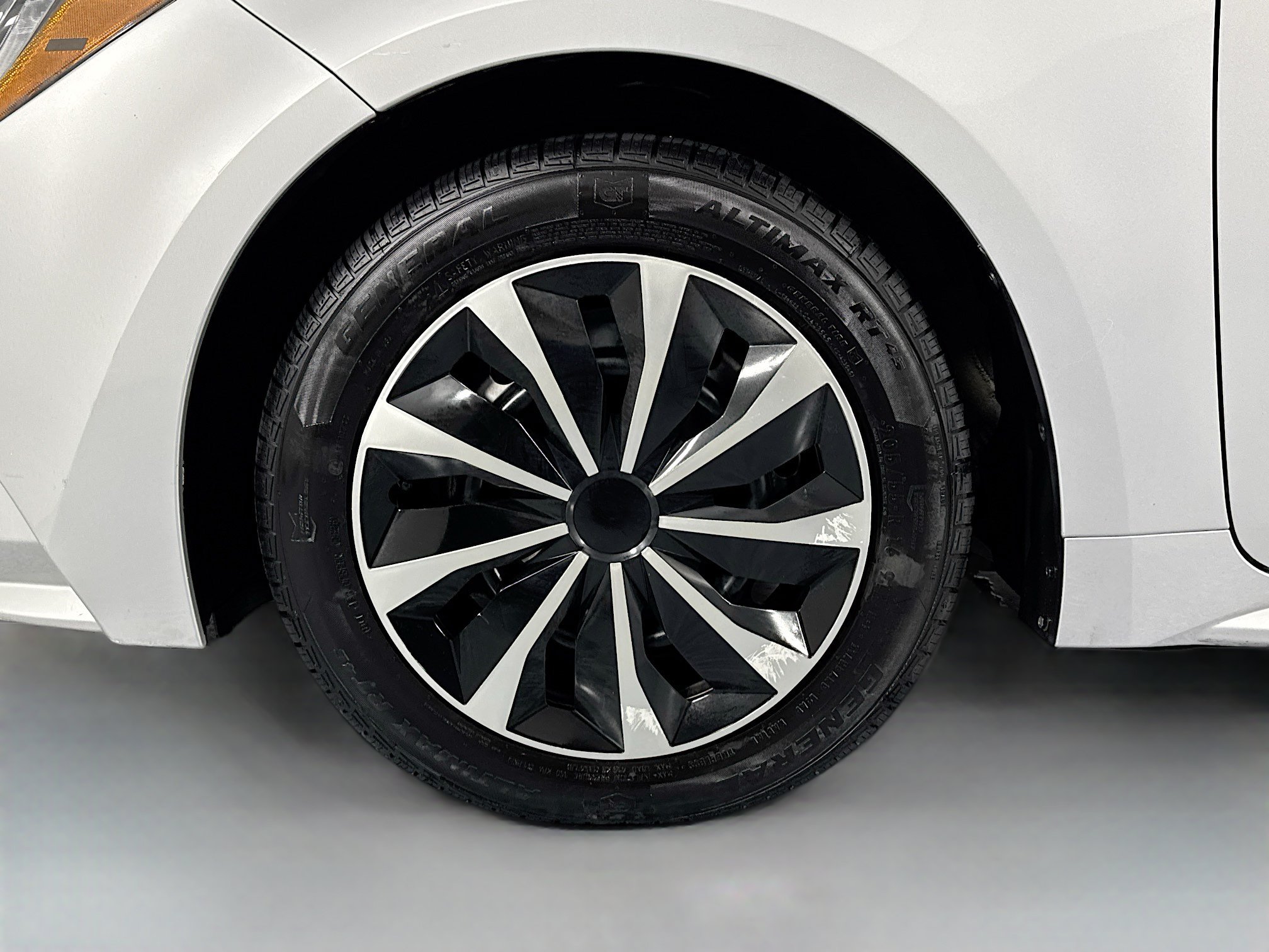Used 2021 Toyota Corolla LE w/ Carpet Mat Package (TMS) FWD image 28