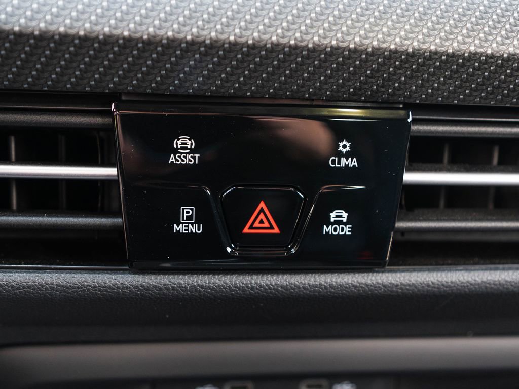 Used 2022 Volkswagen Golf R image 34