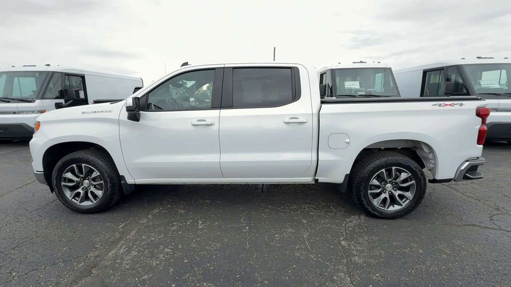 Used 2024 Chevrolet Silverado 1500 LT AWD/4WD image 5