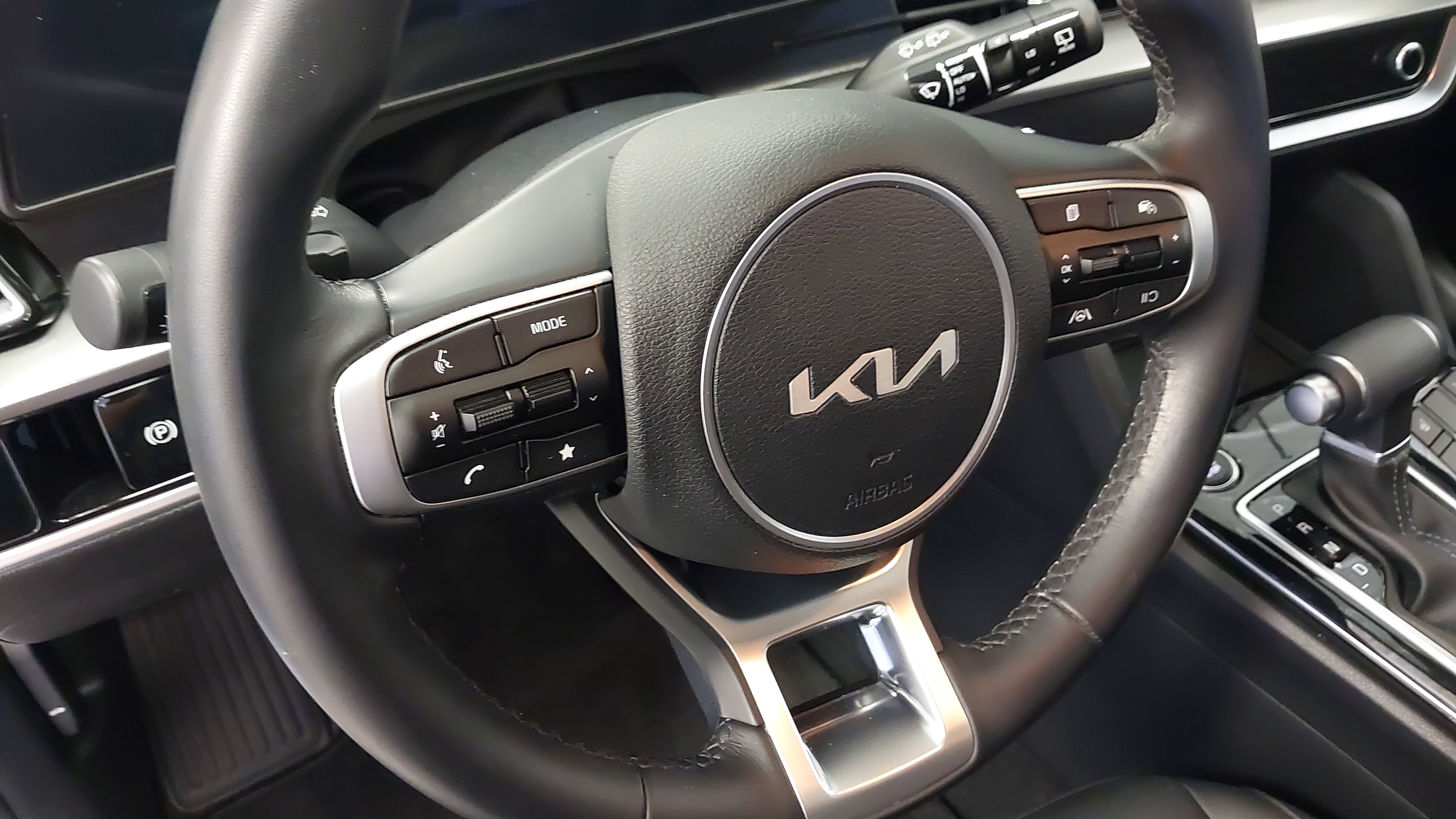 Used 2024 Kia Sportage EX FWD image 23