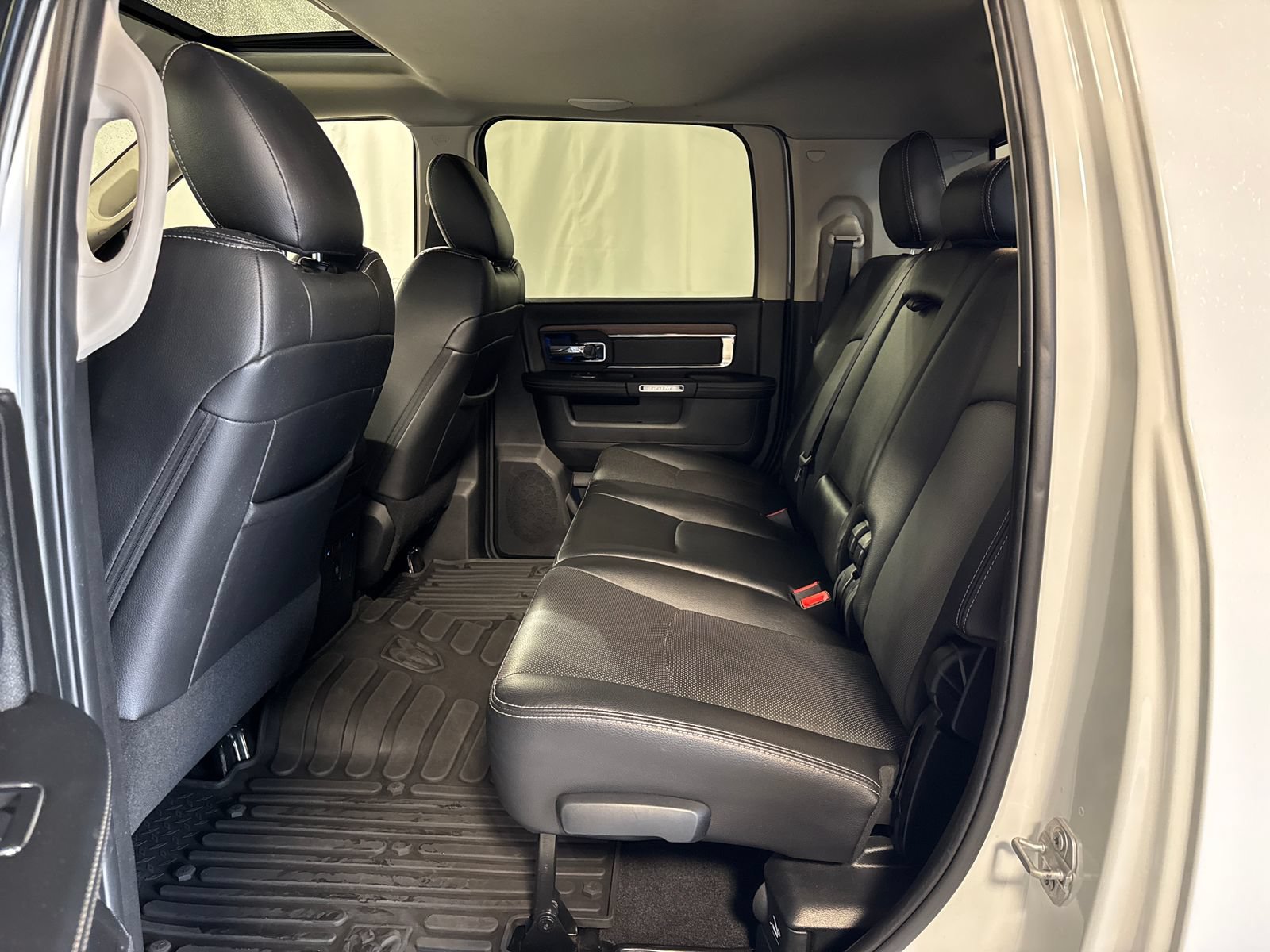 Used 2017 RAM 2500 Laramie w/ Convenience Group AWD/4WD image 5