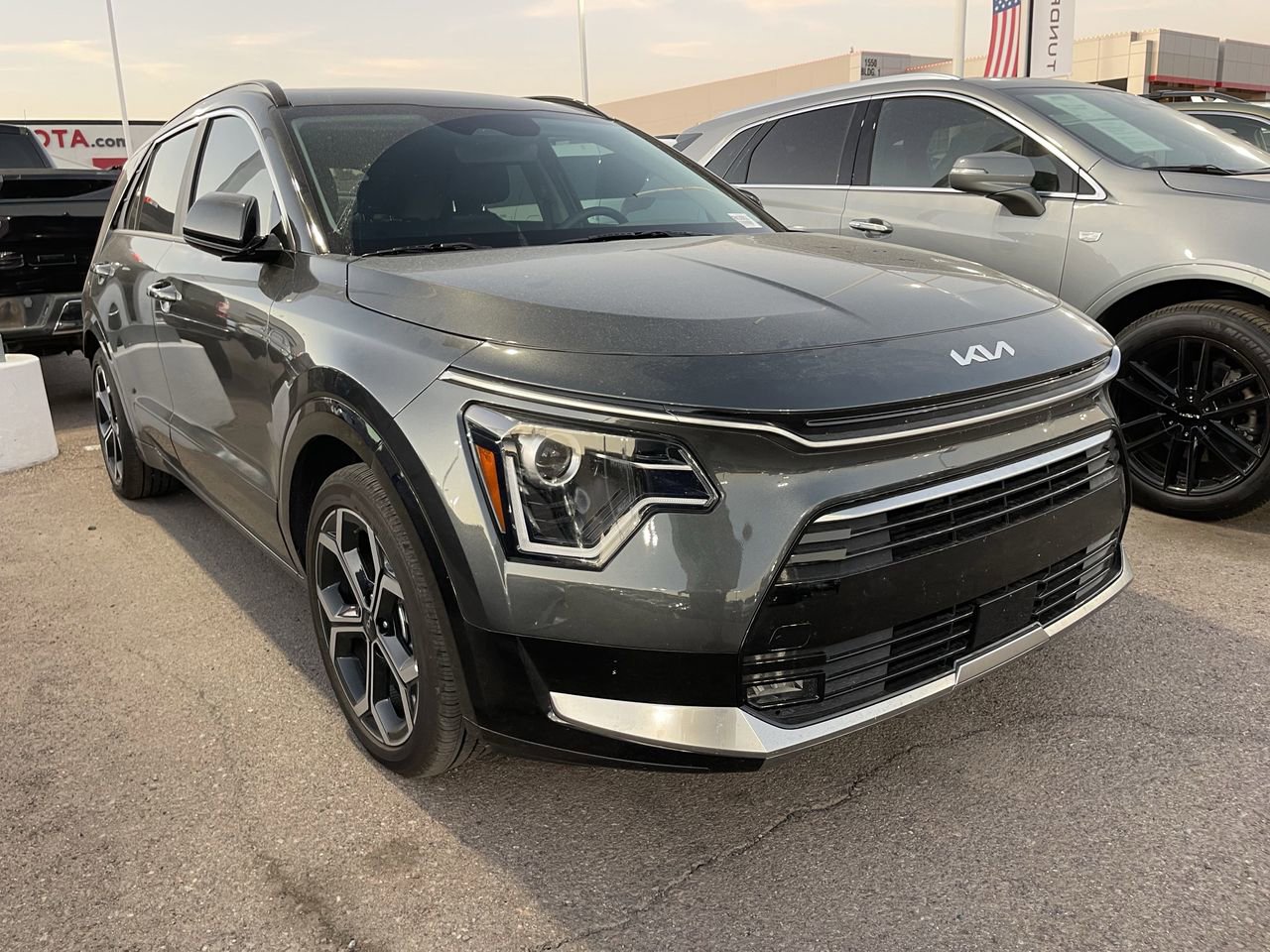 Certified 2025 Kia Niro EX Touring image 2