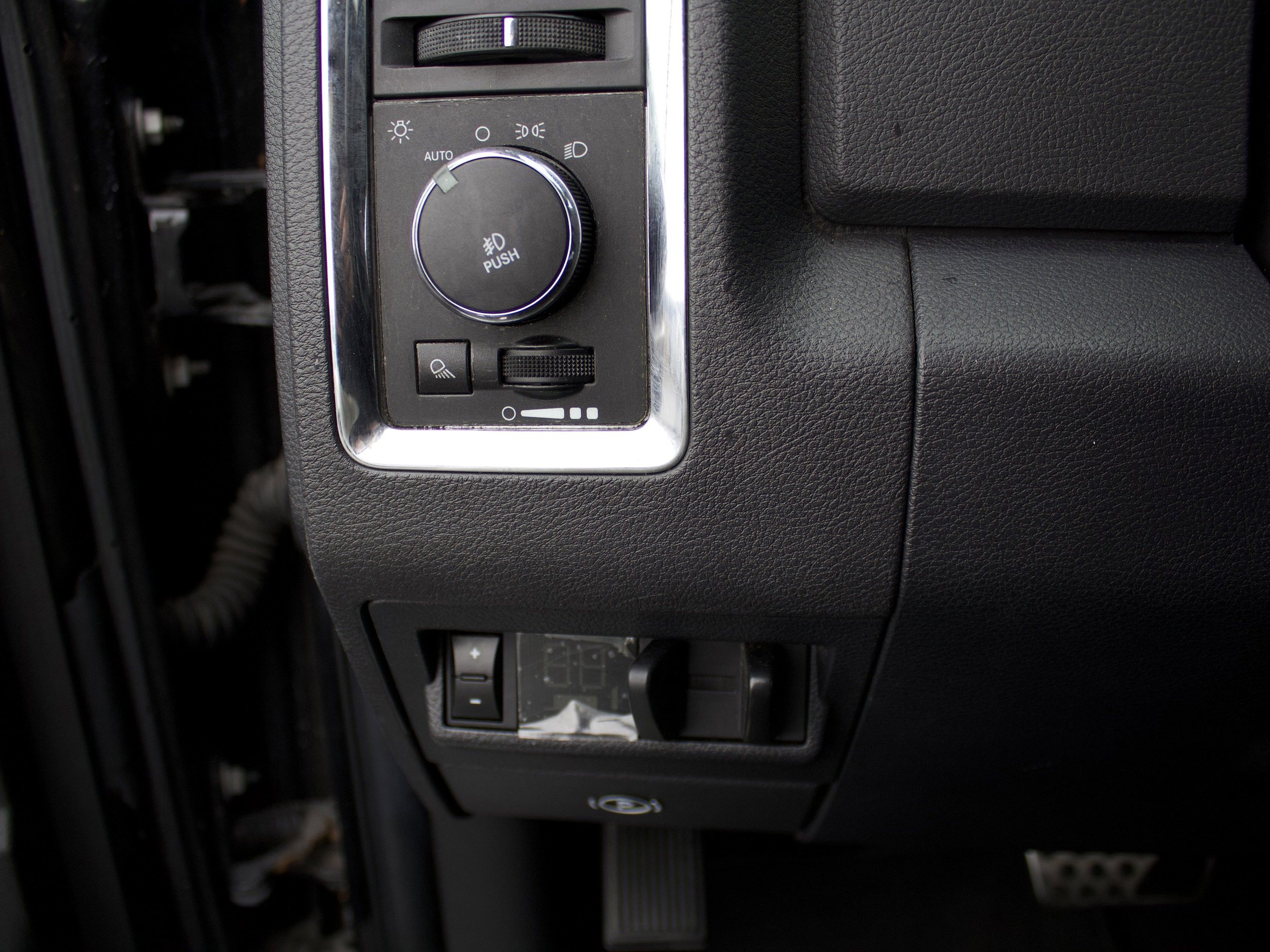 Used 2011 RAM 2500 Laramie w/ Cold Weather Group AWD/4WD image 14