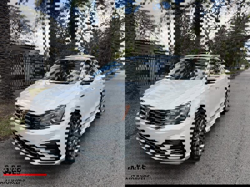 Used 2017 Volkswagen Passat 1.8T R-Line image 11