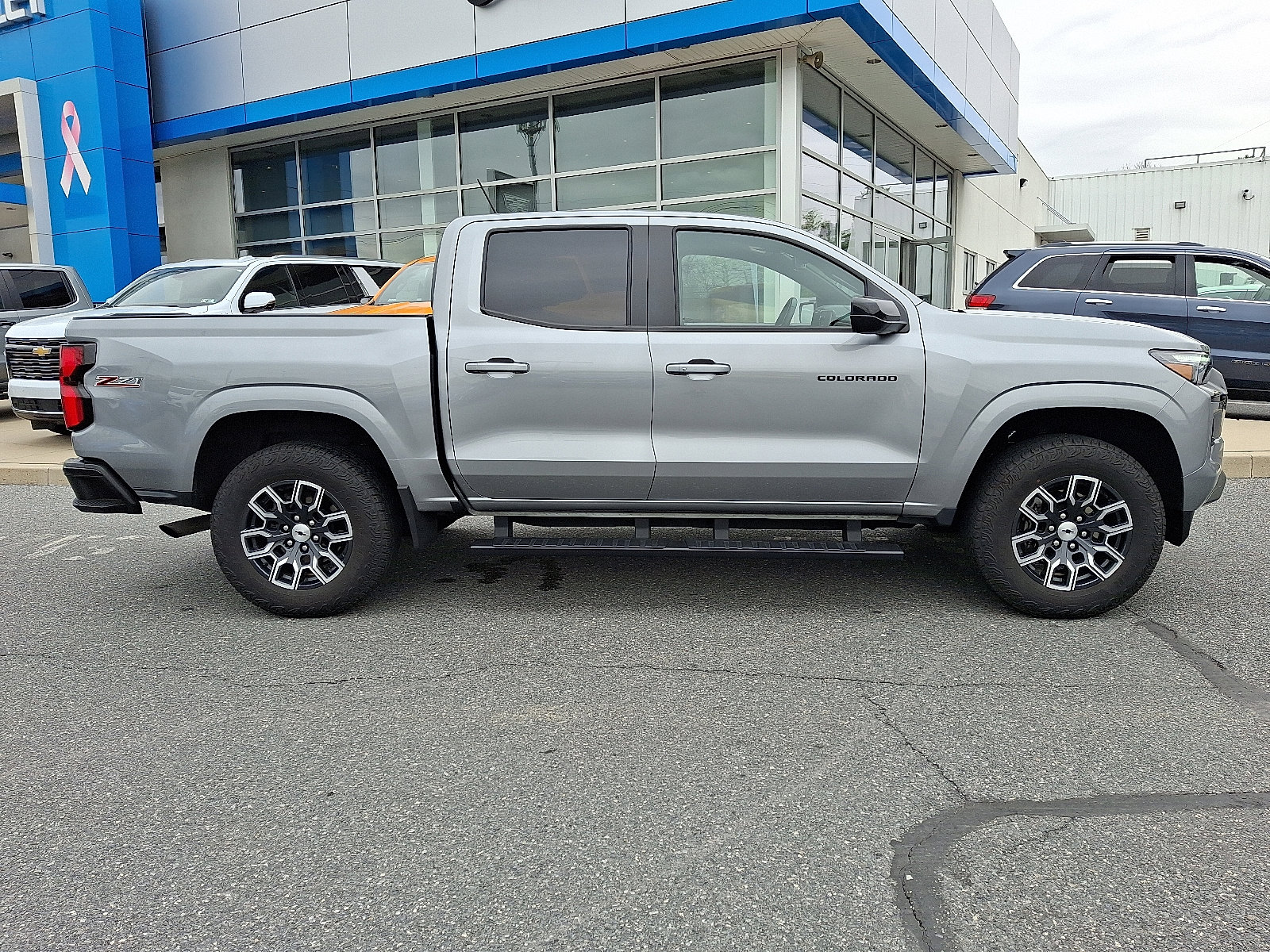 Certified 2024 Chevrolet Colorado Z71 w/ Z71 Convenience Package 2 AWD/4WD image 8