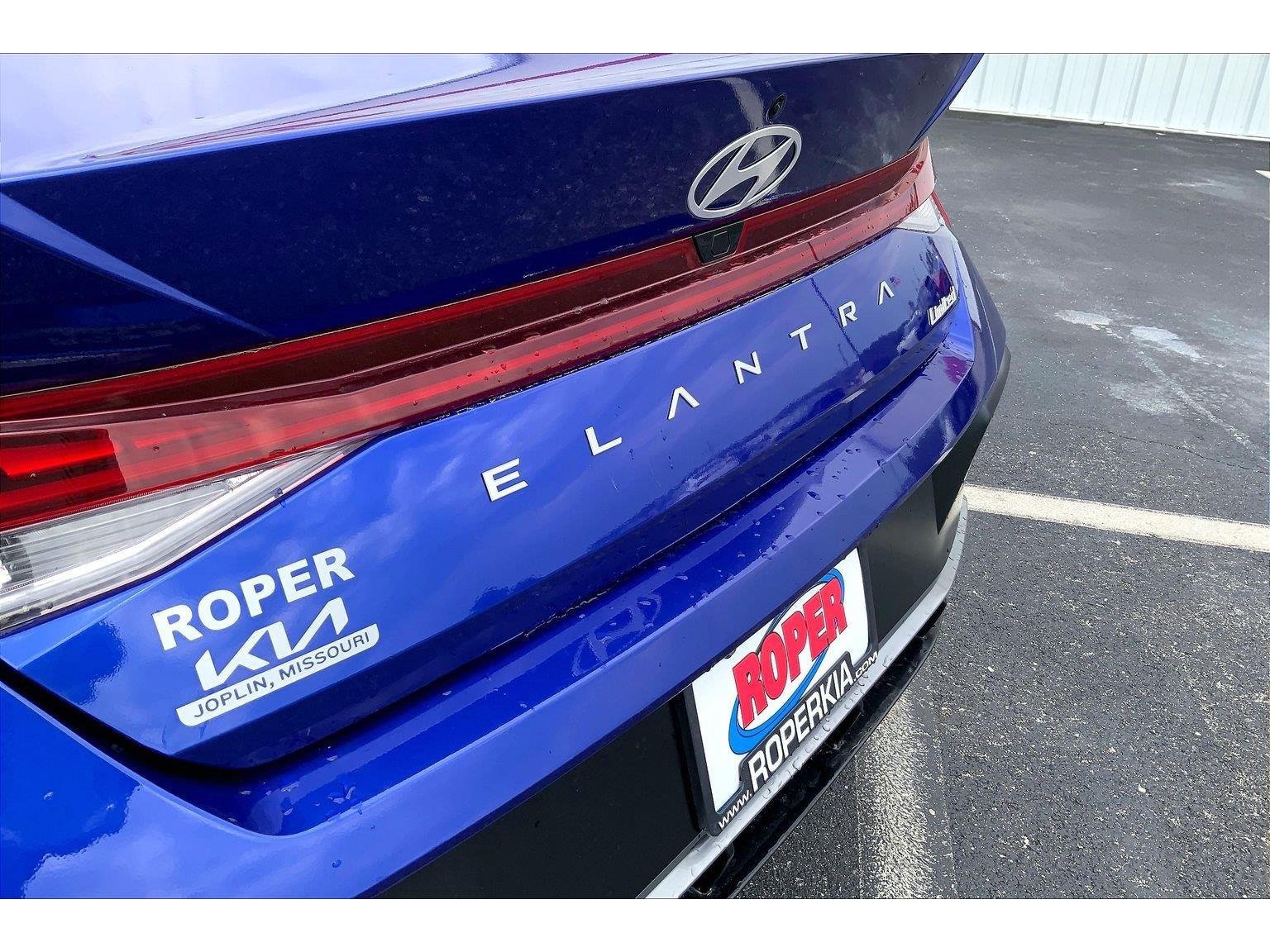 Used 2025 Hyundai Elantra Limited FWD image 31