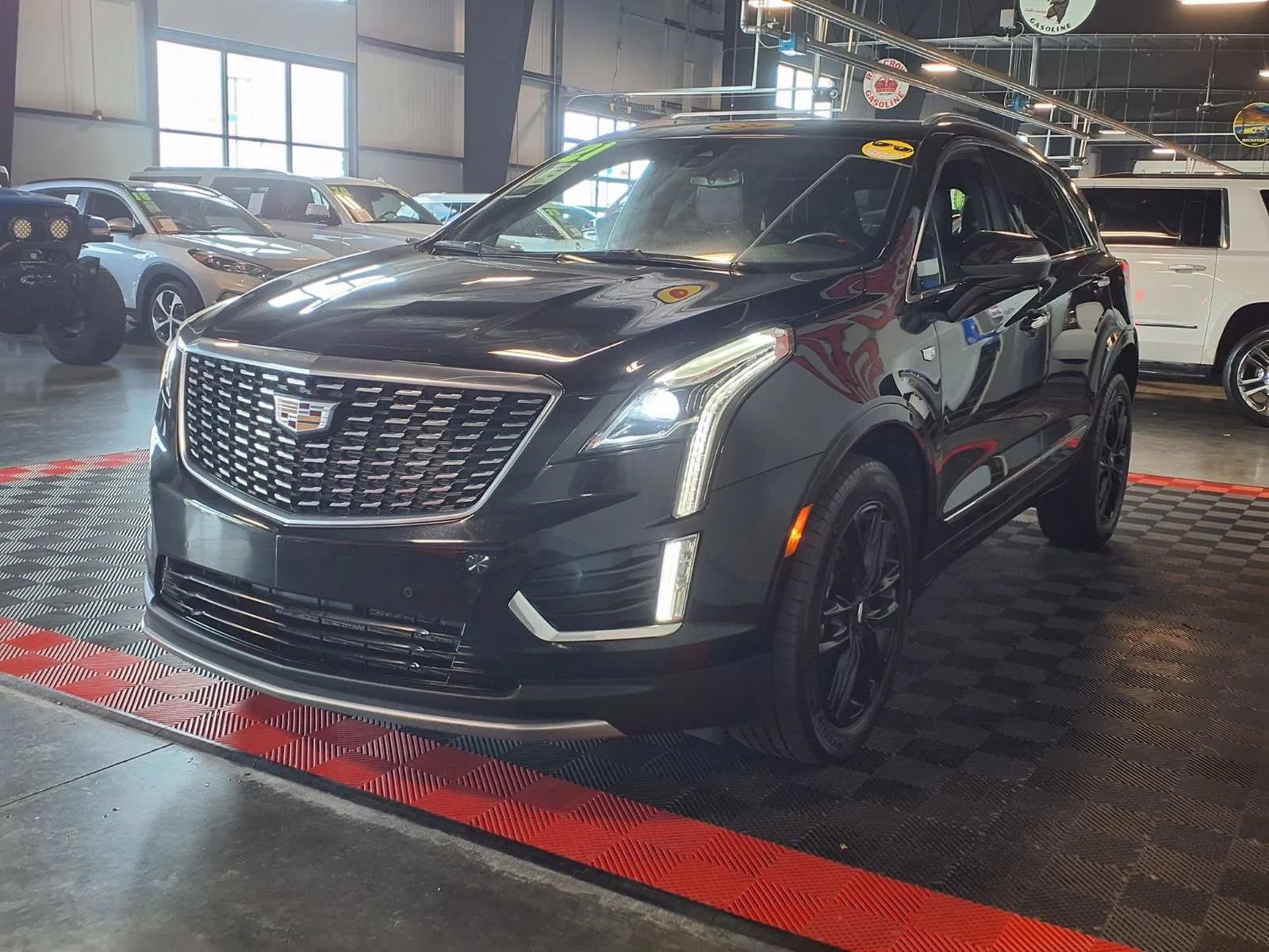Used 2021 Cadillac XT5 Premium Luxury AWD/4WD image 4