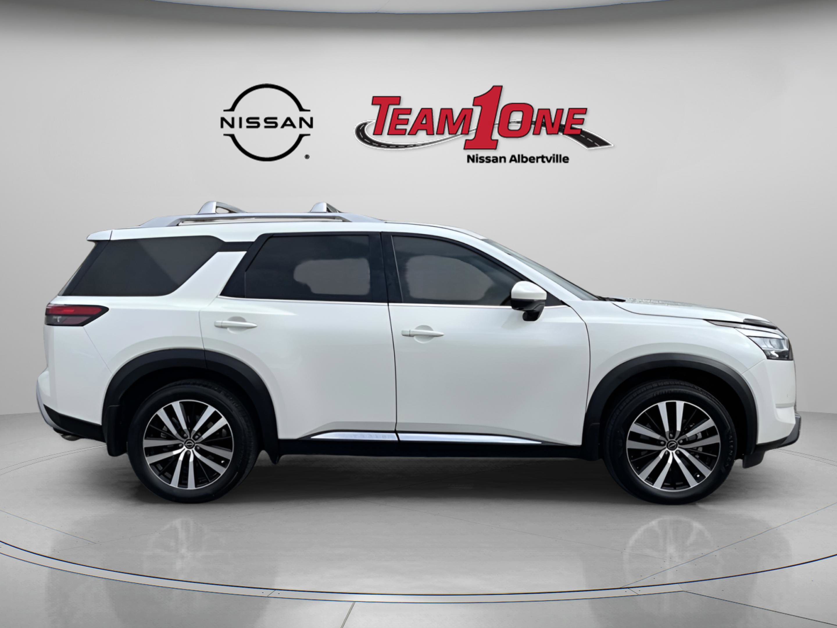 Used 2024 Nissan Pathfinder Platinum w/ Cargo Package image 8