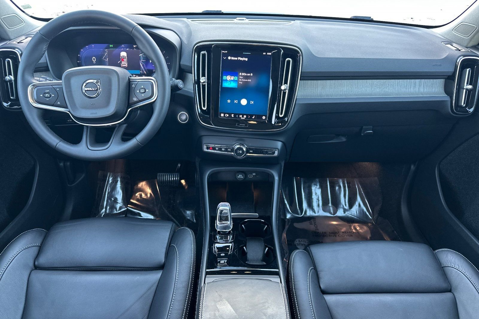 Certified 2023 Volvo XC40 B5 Plus w/ Driver Assist Package image 3