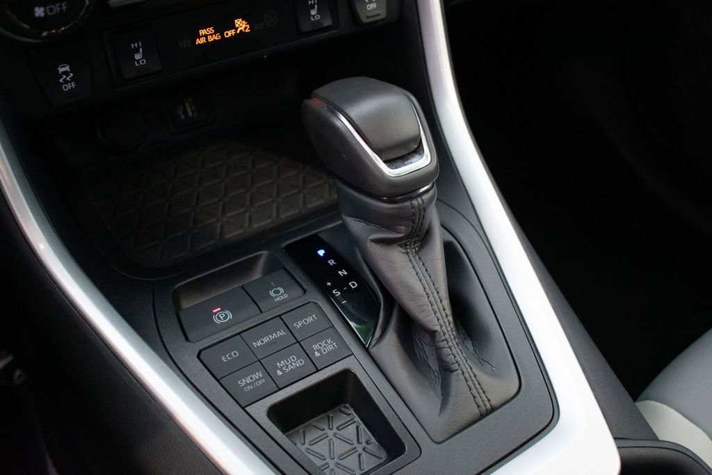 Used 2025 Toyota RAV4 XLE Premium image 23