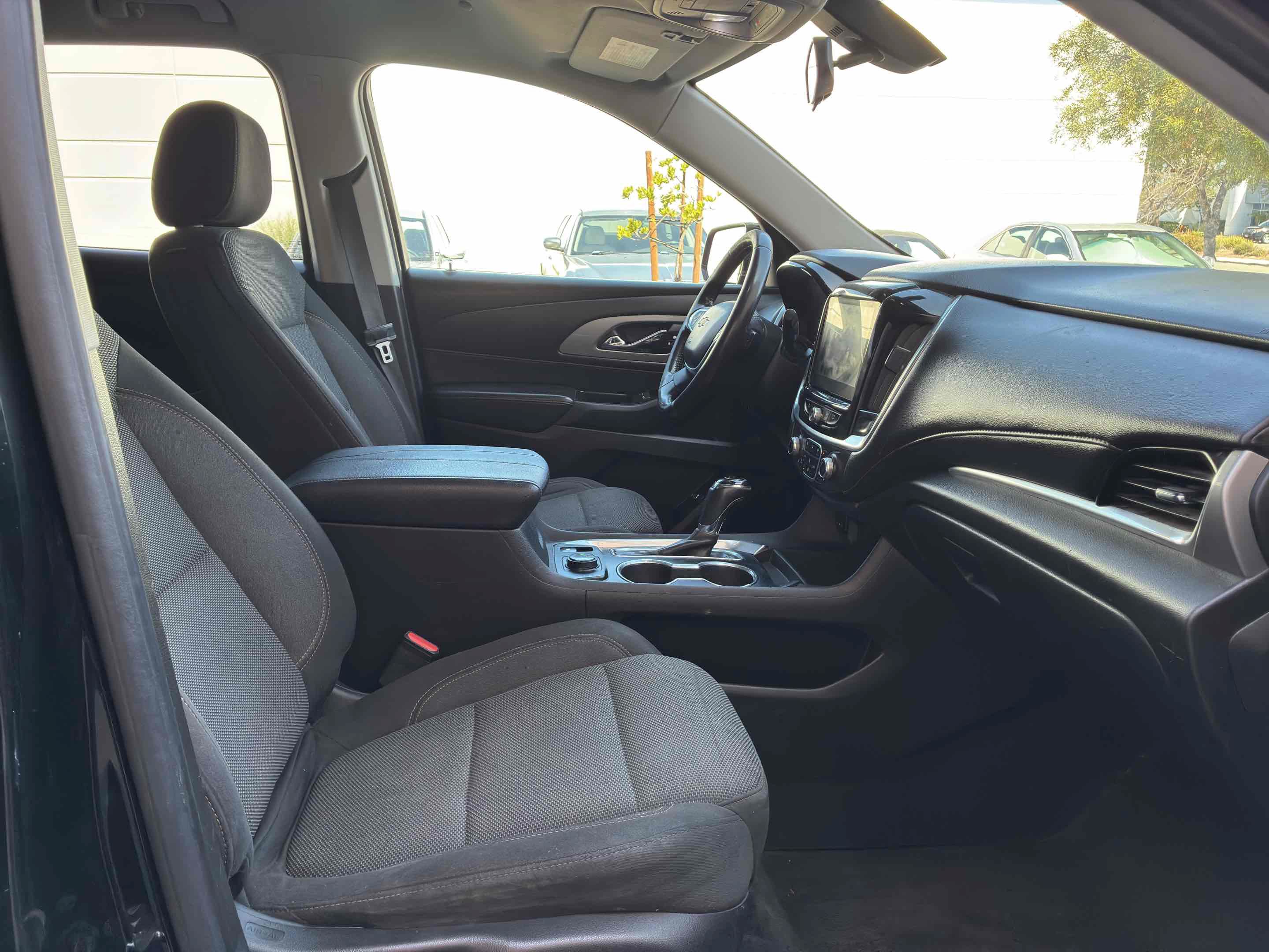 Used 2020 Chevrolet Traverse LT FWD image 39