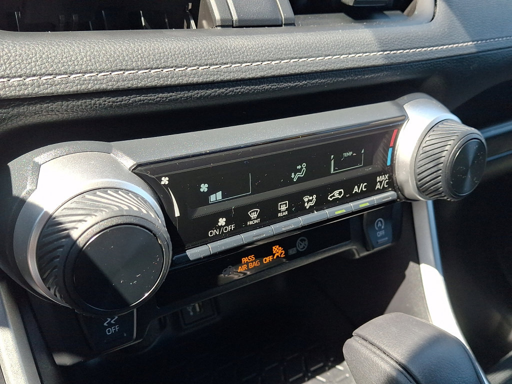 Used 2024 Toyota RAV4 LE AWD/4WD image 33
