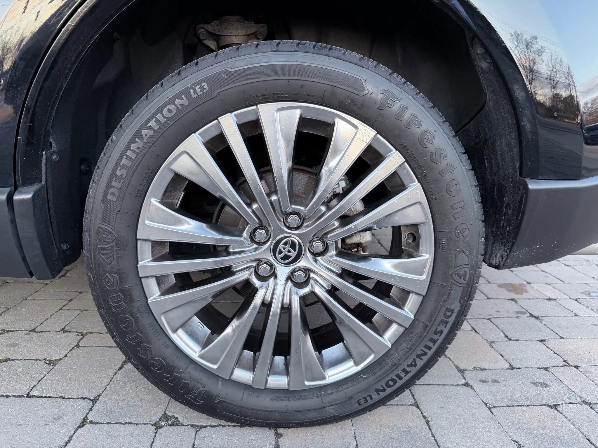 Used 2023 Toyota Venza XLE AWD/4WD image 49