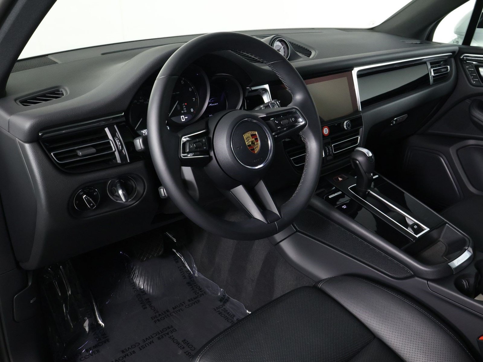 Certified 2026 Porsche Macan AWD/4WD image 4