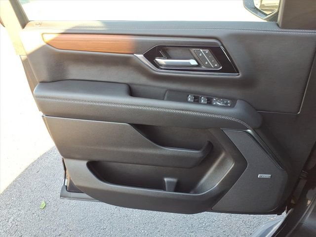 Used 2025 GMC Yukon Denali w/ Advanced Technology Package AWD/4WD image 31