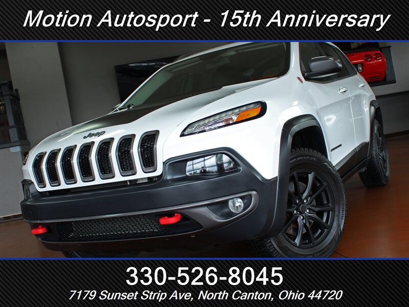 Used 2017 Jeep Cherokee Trailhawk AWD/4WD image 41