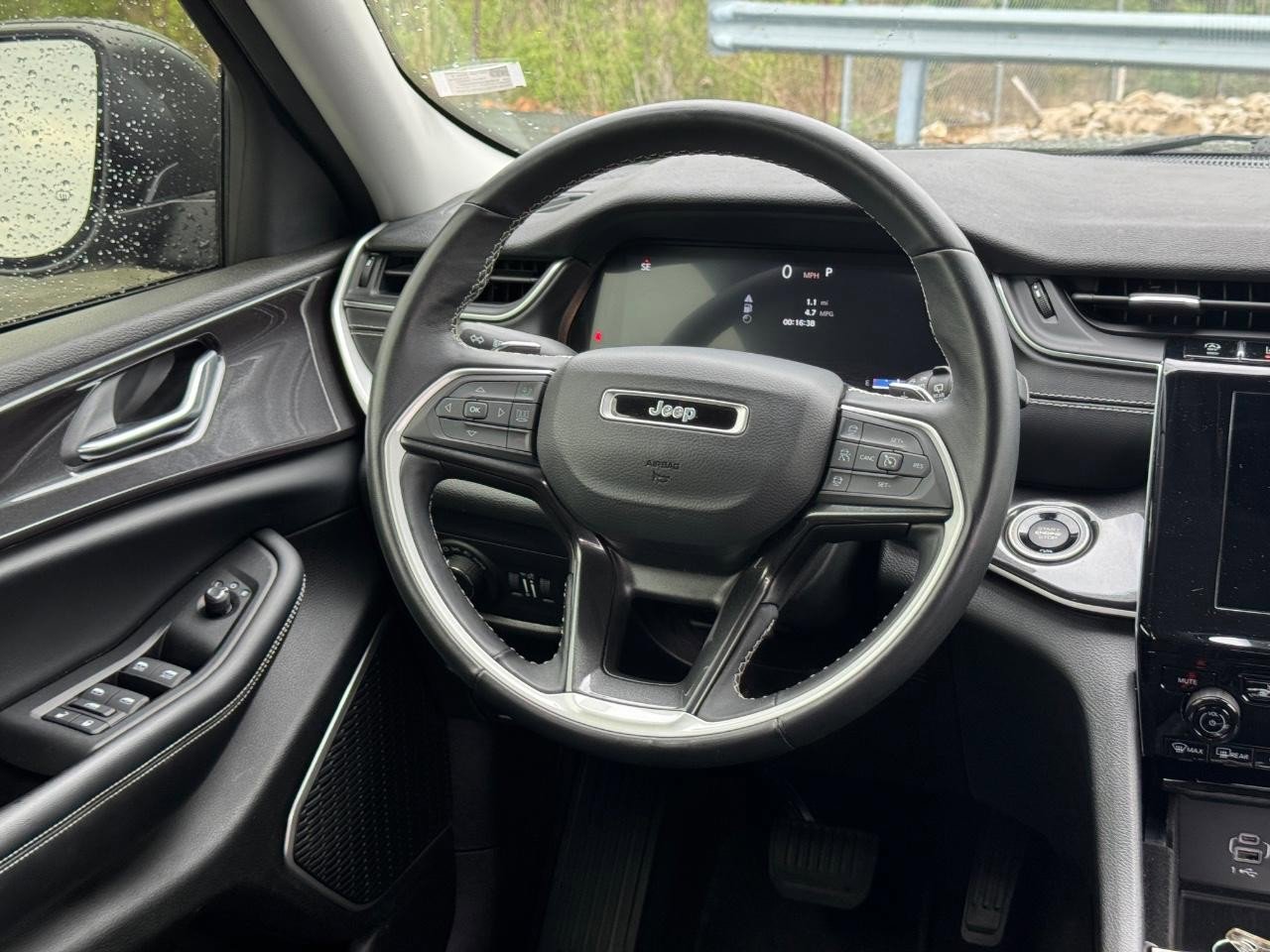 Used 2022 Jeep Grand Cherokee L Laredo w/ Luxury Tech Group I AWD/4WD image 13