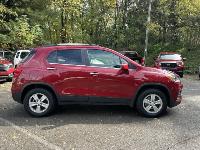 Used 2019 Chevrolet Trax LT w/ LT Convenience Package AWD/4WD image 3