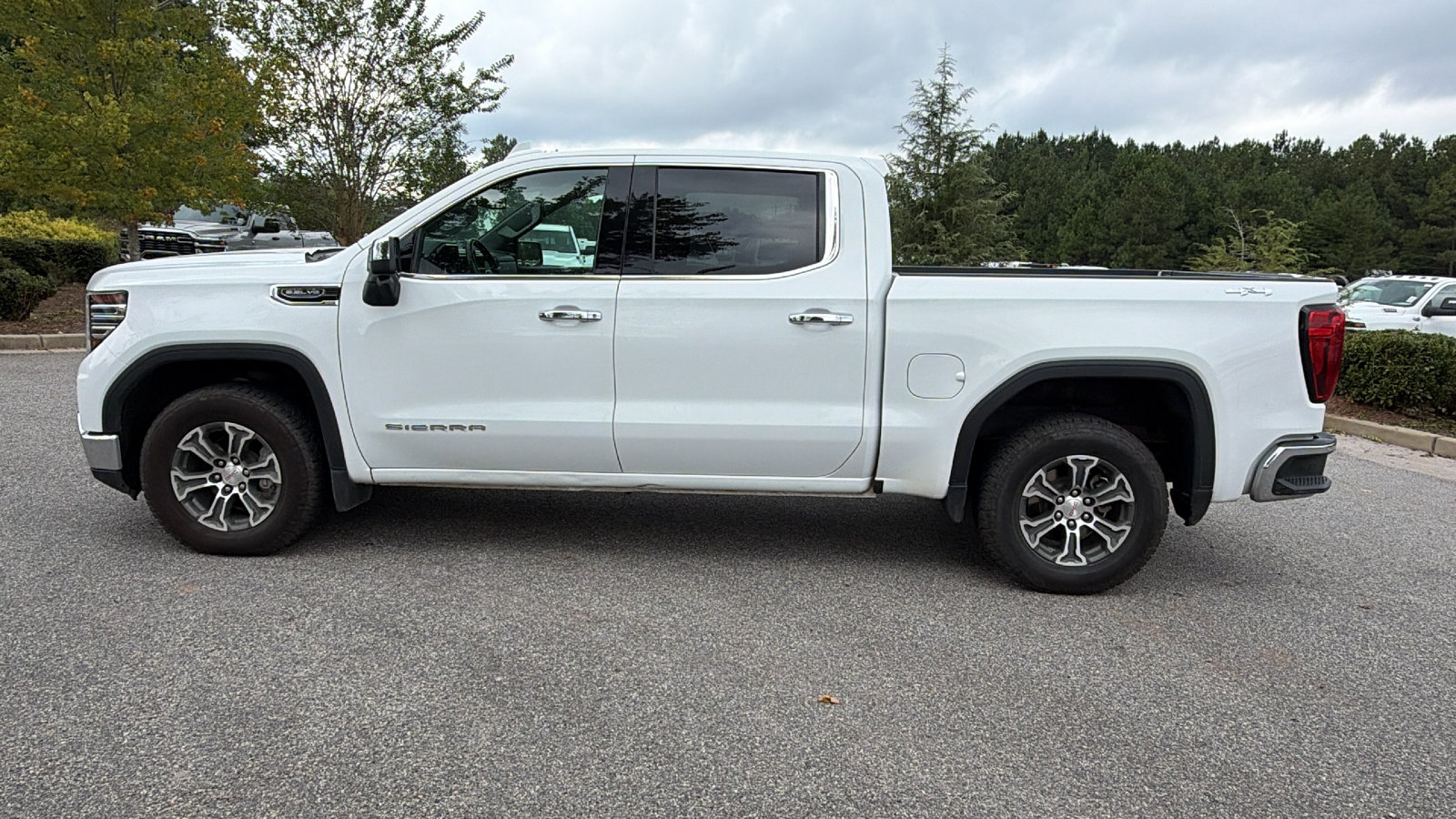 Used 2025 GMC Sierra 1500 SLT AWD/4WD image 11