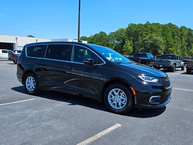New 2026 Chrysler Pacifica Select
