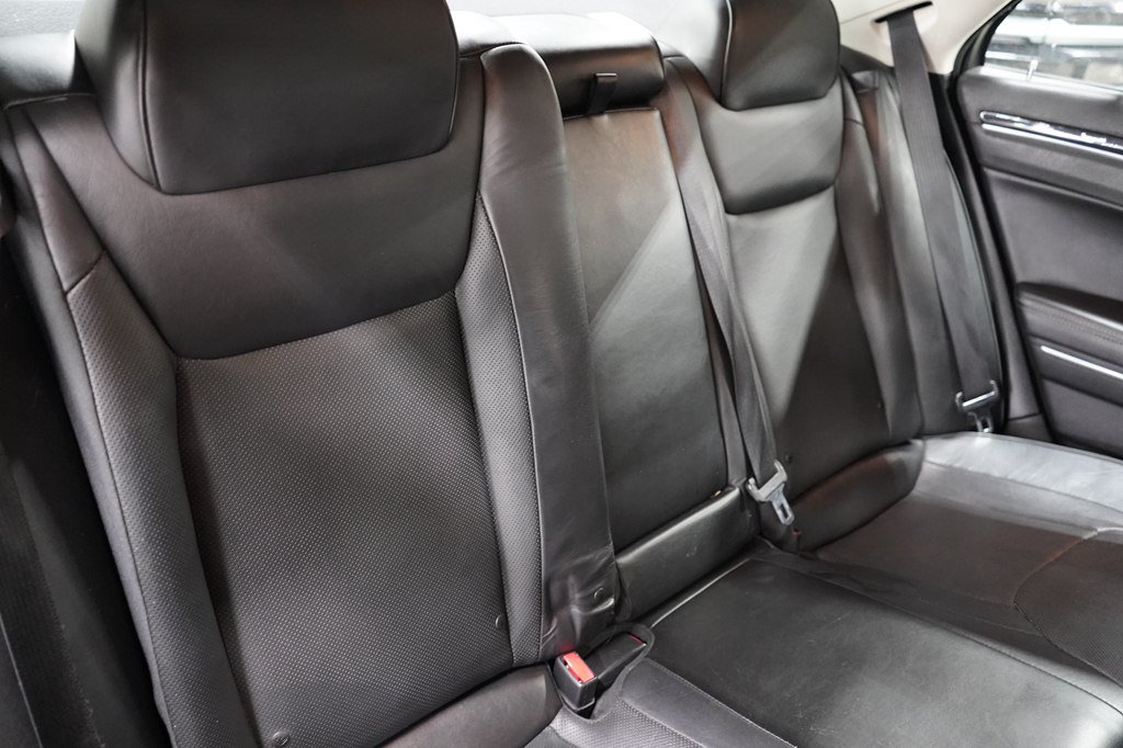 Used 2017 Chrysler 300 C RWD image 21