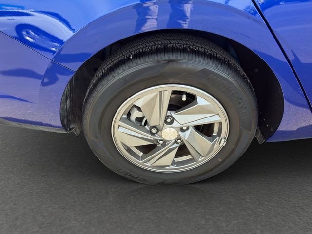 Used 2025 Hyundai Elantra SE image 19