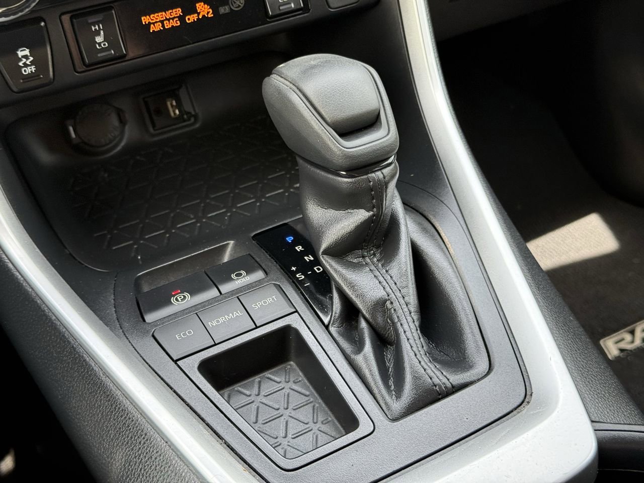 Used 2019 Toyota RAV4 XLE w/ Convenience Package FWD image 20