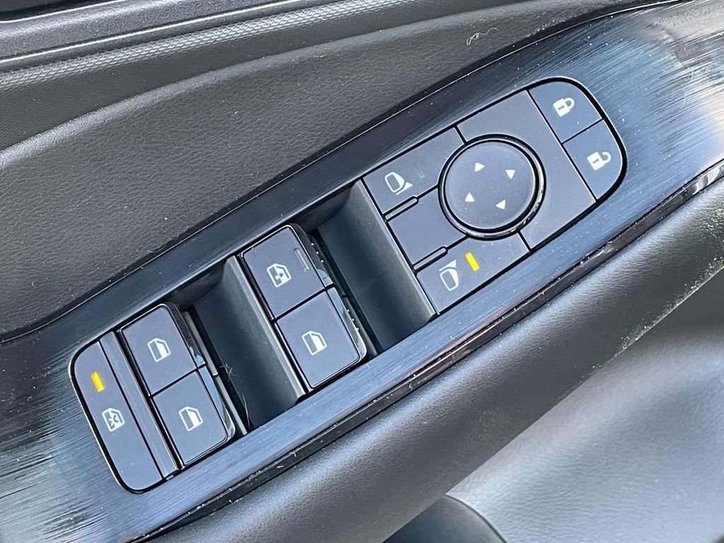 Used 2024 Nissan Rogue S image 15