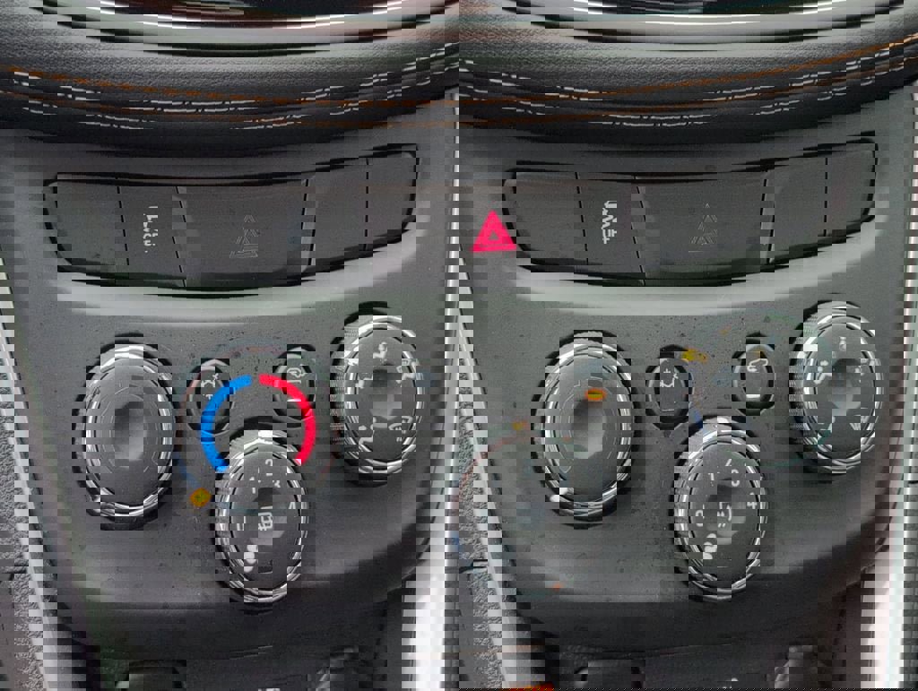 Used 2020 Chevrolet Trax LT w/ LT Convenience Package image 20