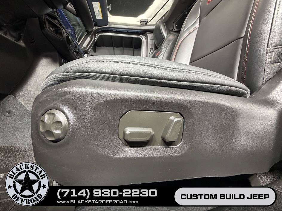 Used 2025 Jeep Wrangler Unlimited Rubicon AWD/4WD image 18