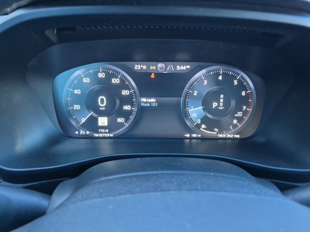 Used 2020 Volvo XC40 T5 R-Design image 23